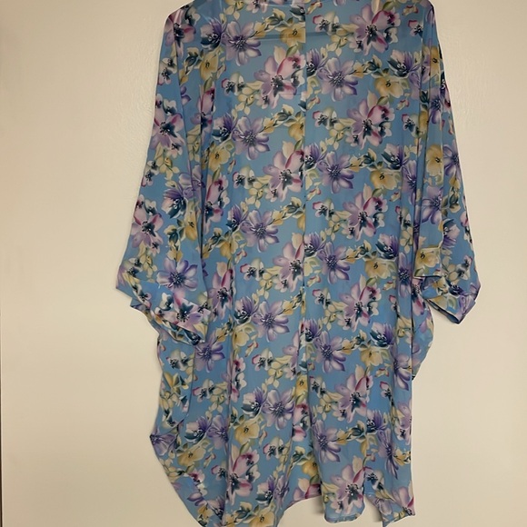 Beautiful Kimono- make it yours. Dress it up or down. - Picture 3 of 3